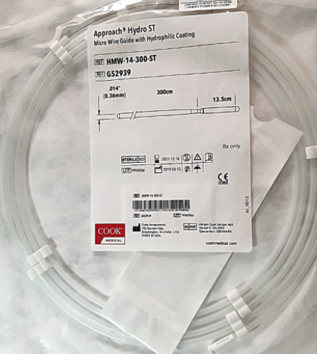 Guías. Microguía. Cuerda guía para embolización endovascular intracraneal en aleación de Scitanium o de acero inoxidable 304V con recubrimiento hidrofílico radiopaca punta preformable y diámetro de 0.014" (0.355 mm) y longitud total de 200 a 205 cm compatible o no con el sistema de intercambio de Catéteres. Tipo de punta: Platino. Pieza.